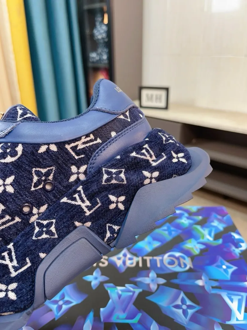 Men's men's shoes 💰580🌸🌸 LV style is novel and fashionable, the upper is made of imported cowhide + LV special materials! Super trendy design! It’s eye-catching! The leather is soft, delicate, shiny and translucent, showing the ultimate in pure handcraftsmanship, and the mesh is soft, comfortable and breathable! Size: 39-44 (38 45 customized)